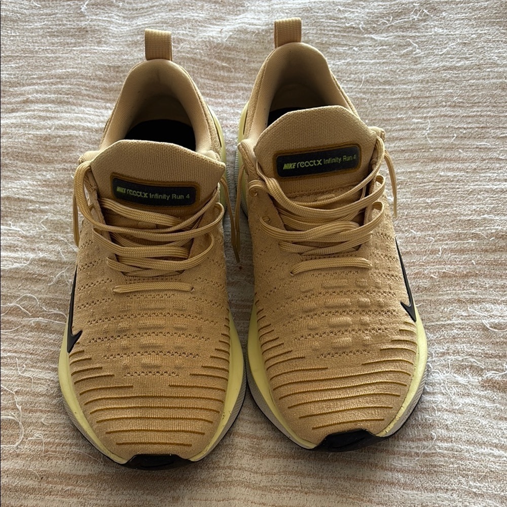 Nike react Infinity Run 4 Flyknit Beige Sneakers 10.5- EUC
